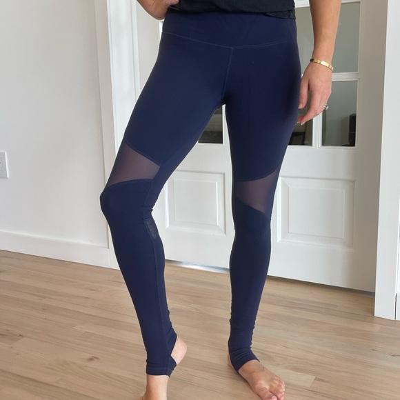 ALO Yoga Pants - Alo Yoga Coast Leggings